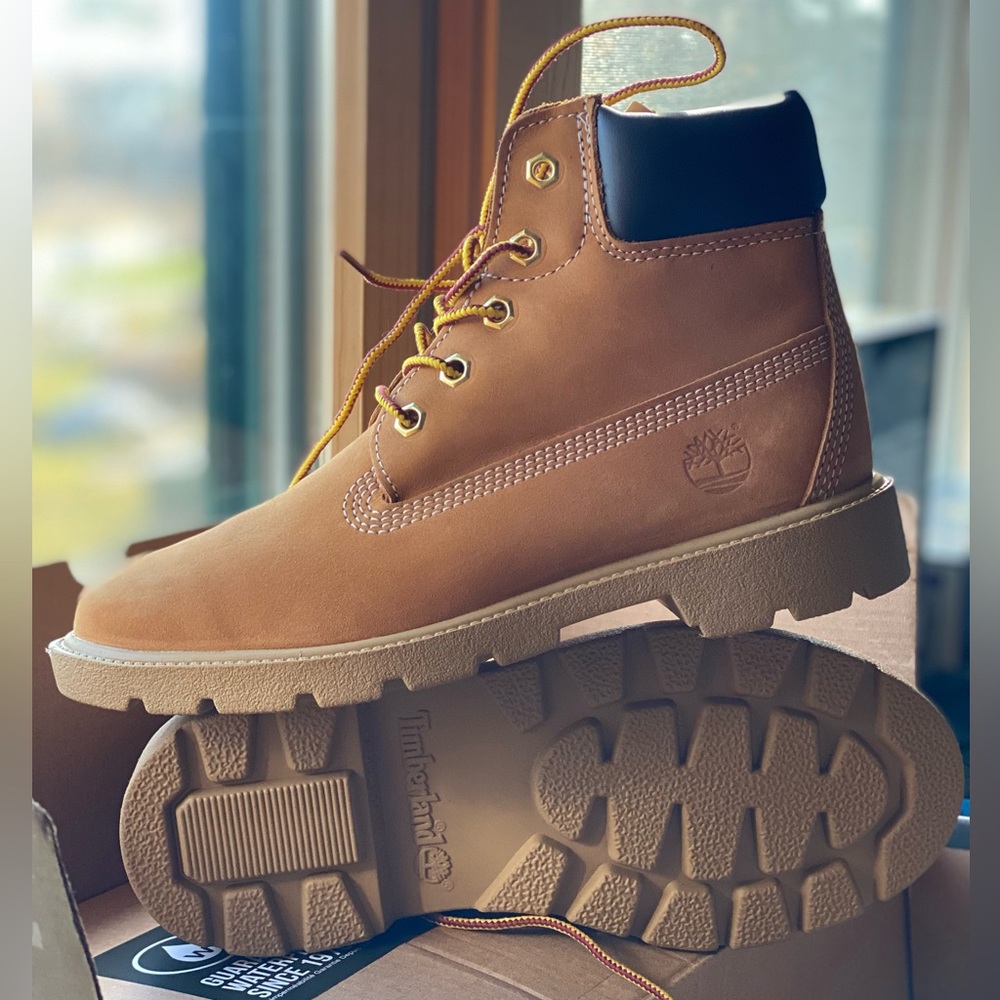 NWT Timberland Classic Waterproof Boot
